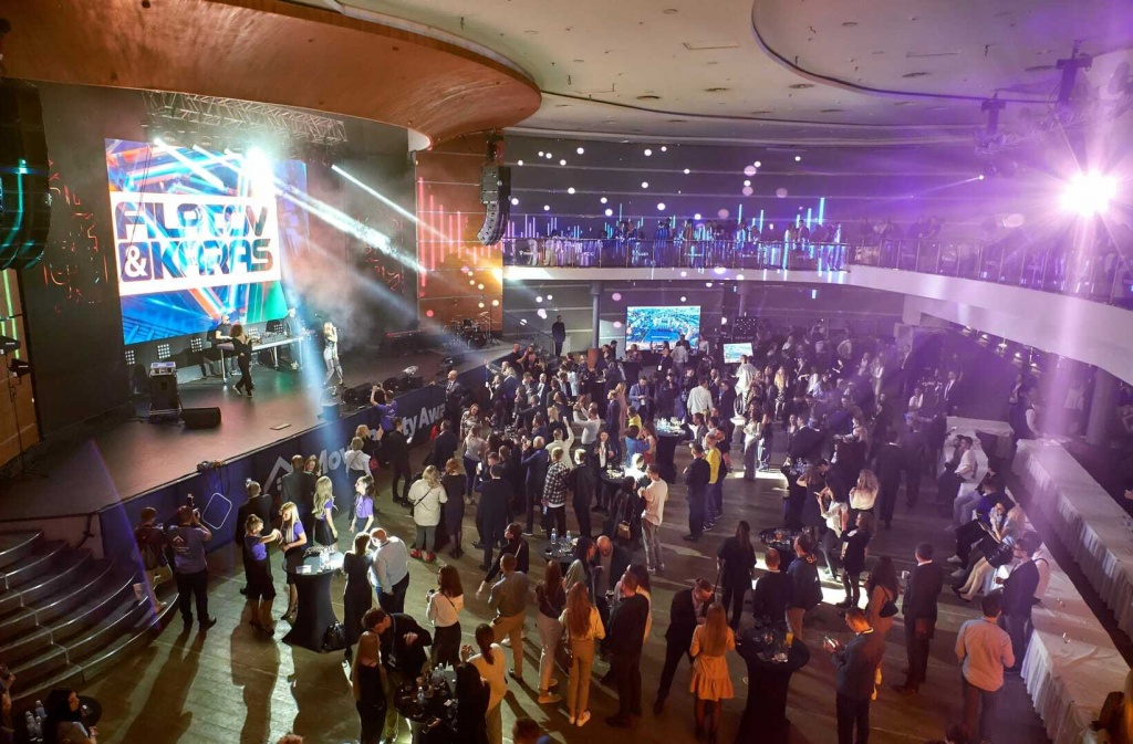 Известия hall